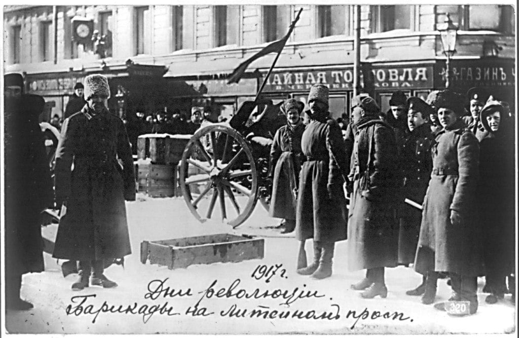 barrikady na litejnom prospekte В 1917 году Петербург был полностью вырезан и до 1921 года стоял без жителей. Что мы об этом знаем?