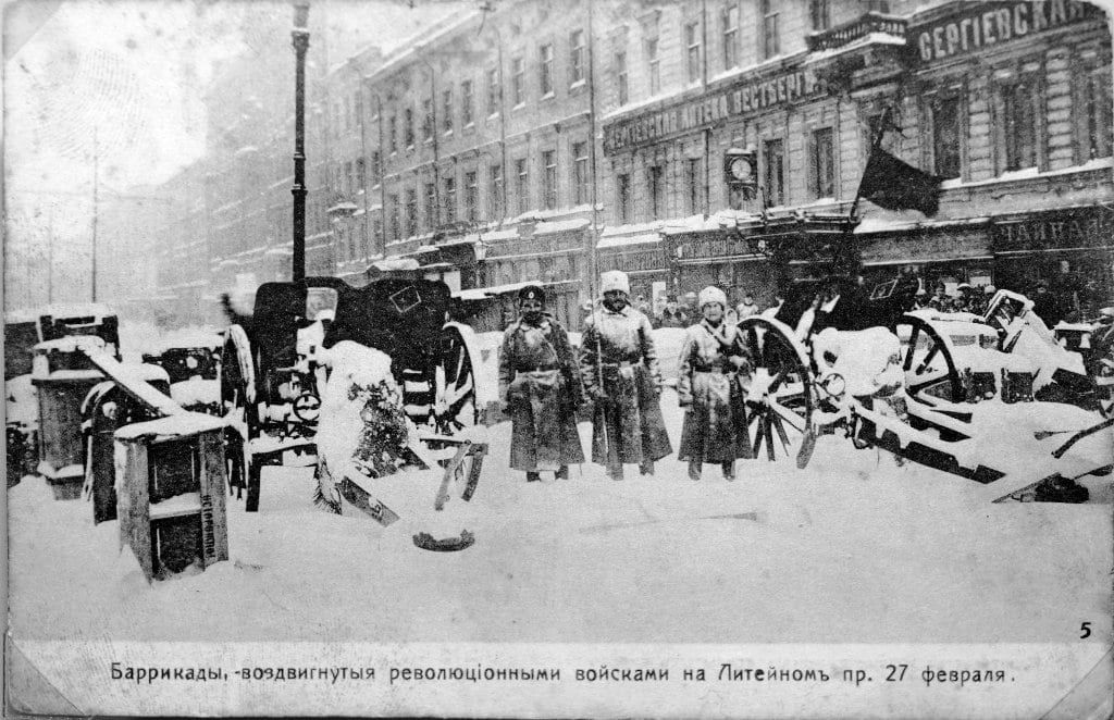 barrikady v petrograde В 1917 году Петербург был полностью вырезан и до 1921 года стоял без жителей. Что мы об этом знаем?